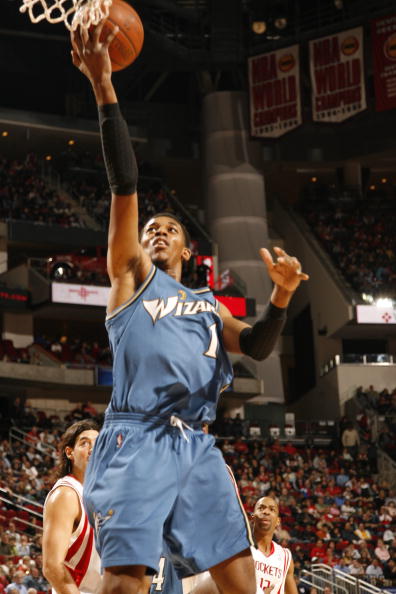 对位防守几乎无懈可击（盯人防守近乎滴水不漏）