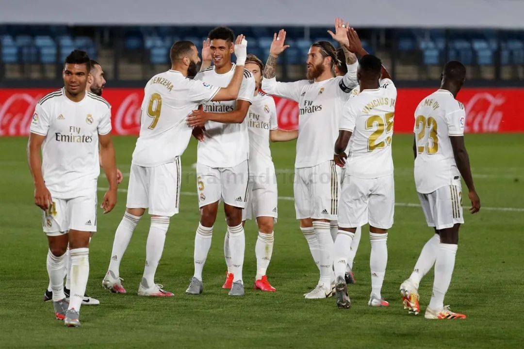 沪媒谈海港亚冠失利：能上的都上了，用尽全力仍是一声叹息