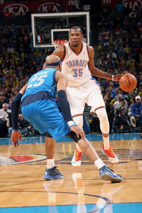 他是这队最稳的那个人（他是这支队伍最可靠的存在）