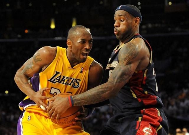 足球英超豪门逆风翻盘，球迷直呼太刺激（英超豪门上演逆转好戏，球迷惊呼过瘾）