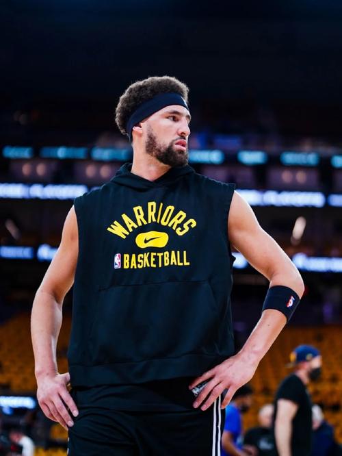 比利时年度最佳教练候选：孔帕尼、摩纳哥主帅波科尼奥利在列（比利时年度最佳教练候选名单出炉：孔帕尼与摩纳哥主帅波科尼奥利入围）