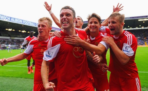 致敬李惠堂，赞助商犀旺送给魏祥鑫一颗柚子足球