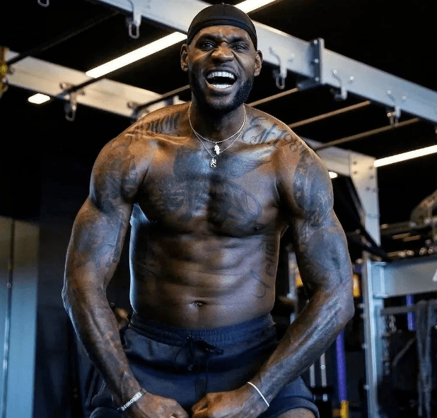 德甲金靴英超落寞 转战意甲9轮0球1助 米兰3700万欧要打水漂（德甲射手王英超失意，转投意甲9场0球1助，米兰3700万欧恐成泡影）